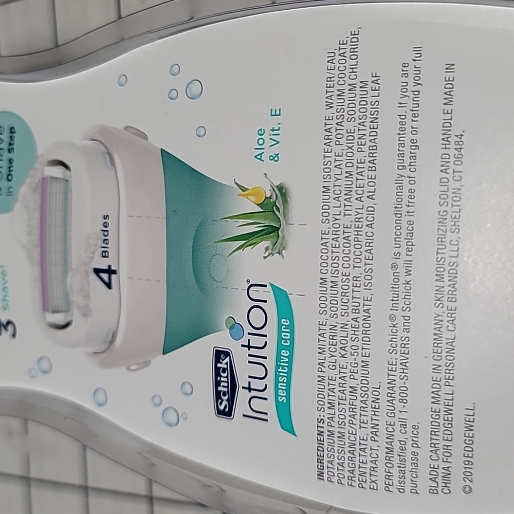 Schick Intuition Trial Pack Razor - Aqua Color, NIP - Picture 4 of 7